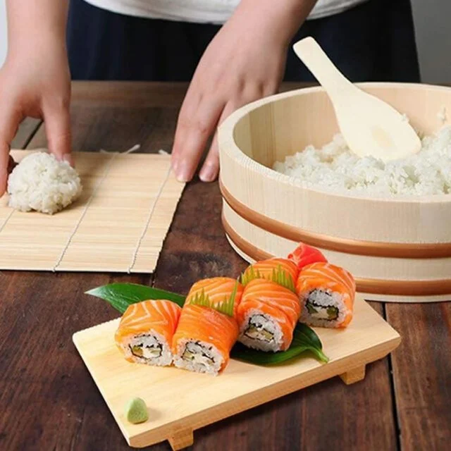 https://www.katachiware.com.au/wp-content/uploads/2021/09/Wooden-Sushi-Oke-Rice-Tub-640x640.jpg.webp