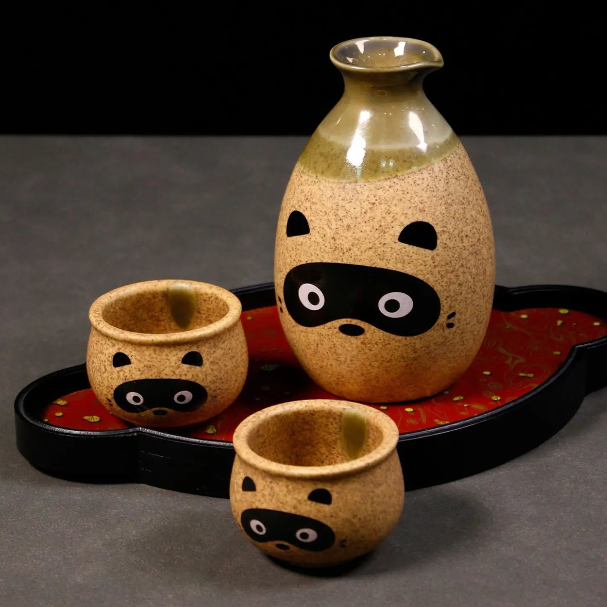 Tanuki Koguma Sake Set